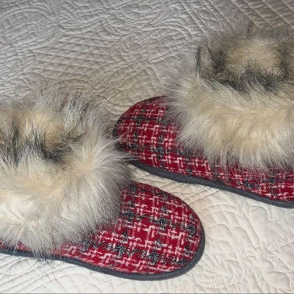 NWOT comfy shoes for colder days🥶🥶 - Picture 3 of 4